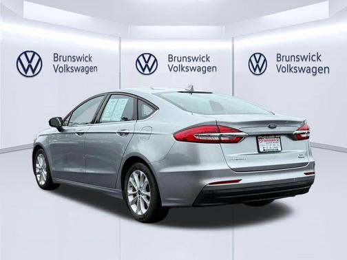ICONIC SILVER 2020 Ford Fusion Hybrid SE