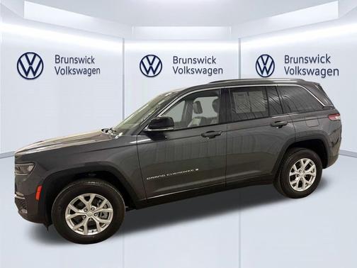 Baltic Gray Metallic Clearcoat 2023 Jeep Grand Cherokee Limited