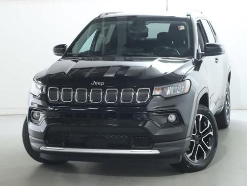 Diamond Black Crystal Pearlcoat 2022 Jeep Compass Limited