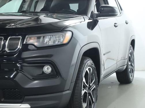 Diamond Black Crystal Pearlcoat 2022 Jeep Compass Limited