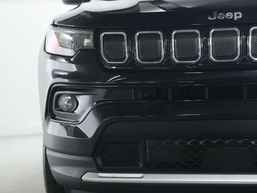 Diamond Black Crystal Pearlcoat 2022 Jeep Compass Limited