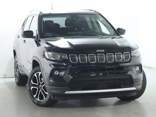 Diamond Black Crystal Pearlcoat 2022 Jeep Compass Limited