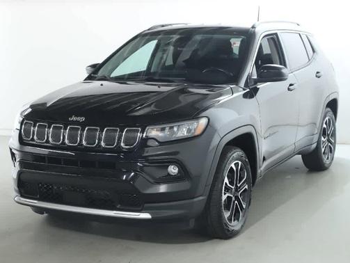 Diamond Black Crystal Pearlcoat 2022 Jeep Compass Limited