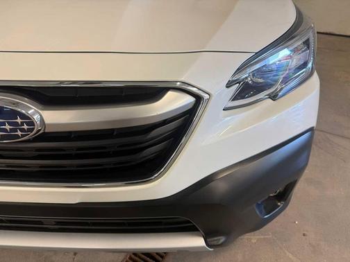 Crystal White Pearl 2022 Subaru Outback Limited