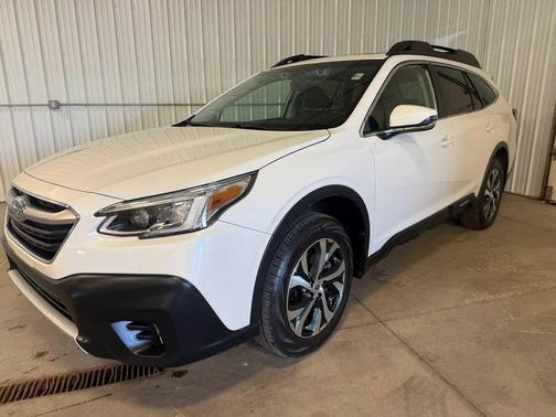 Crystal White Pearl 2022 Subaru Outback Limited