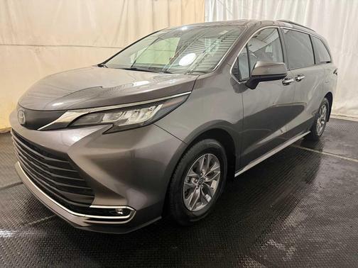 2023 Toyota Sienna XLE