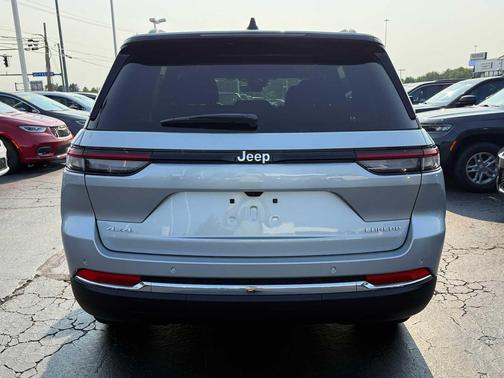 2025 Jeep Grand Cherokee Laredo