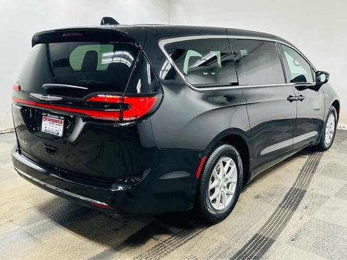 2025 Chrysler Pacifica L