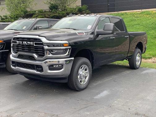 2025 RAM 2500 Tradesman Crew Cab 4x4 6'4' Box
