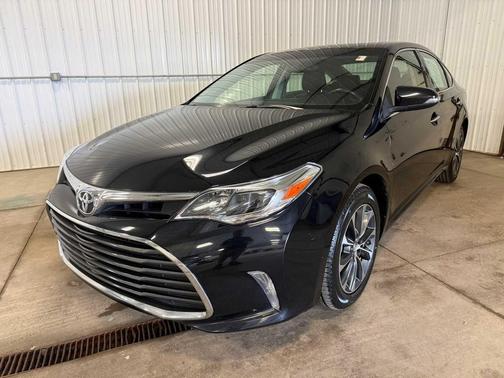 Midnight Black Metallic 2016 Toyota Avalon XLE Premium