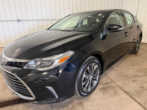 Midnight Black Metallic 2016 Toyota Avalon XLE Premium