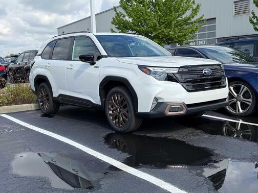 Crystal White Pearl 2026 Subaru Forester Hybrid Sport