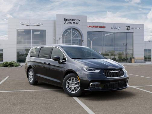 Diamond Black Crystal Pearlcoat 2026 Chrysler Pacifica L