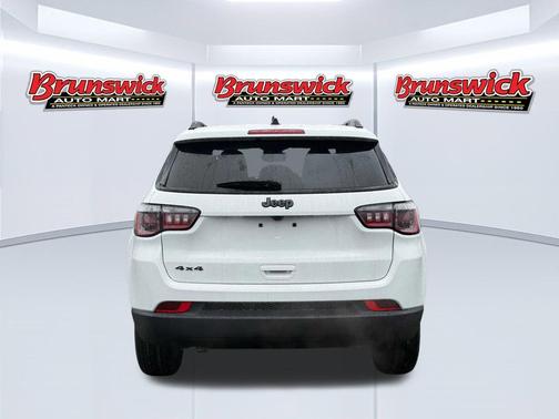 Bright White Clearcoat 2026 Jeep Compass Latitude