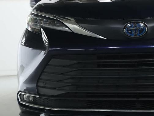 2021 Toyota Sienna XLE 8 Passenger