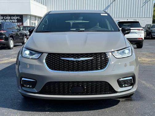 2025 Chrysler Pacifica L