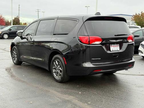 2017 Chrysler Pacifica Touring