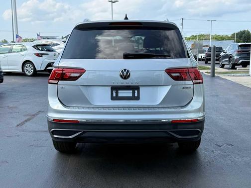 Pyrite Silver Metallic 2024 Volkswagen Tiguan 2.0T SE 4MOTION
