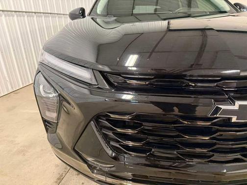 Mosaic Black Metallic 2025 Chevrolet Trax FWD ACTIV