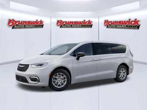 Bright White Clearcoat 2026 Chrysler Pacifica L