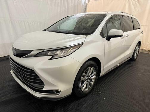 2023 Toyota Sienna Limited