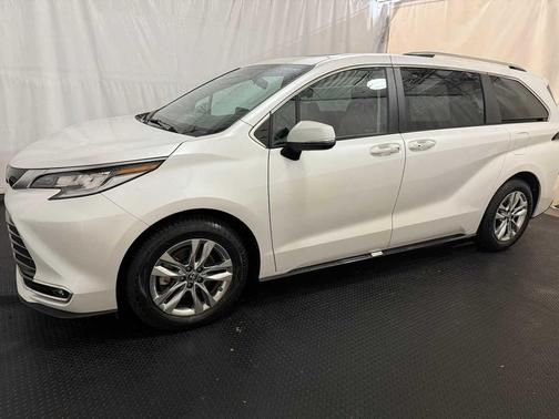 2023 Toyota Sienna Limited