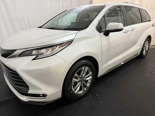 2023 Toyota Sienna Limited