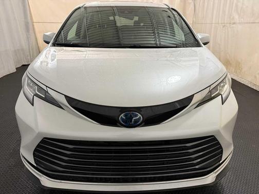 2023 Toyota Sienna Limited