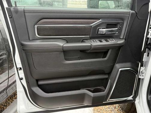 2026 RAM 2500 Laramie Crew Cab 4x4 6'4' Box