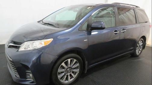 2020 Toyota Sienna XLE