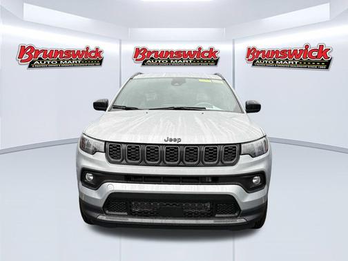 Silver Zynith Metallic Clearcoat 2026 Jeep Compass Latitude