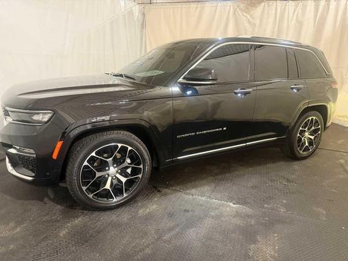 2023 Jeep Grand Cherokee Summit
