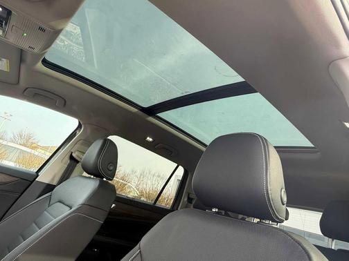 opal white pearl 2026 Volkswagen Atlas 2.0T SEL