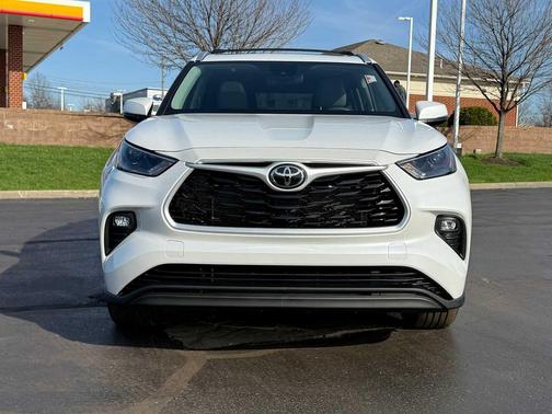 Wind Chill Pearl 2022 Toyota Highlander XLE