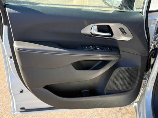 Silver Mist Clearcoat 2026 Chrysler Pacifica L