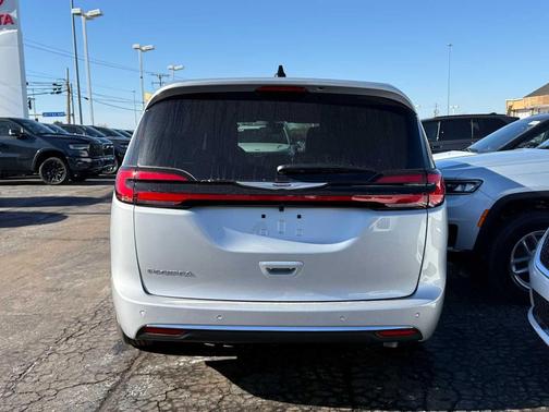 2026 Chrysler Pacifica L