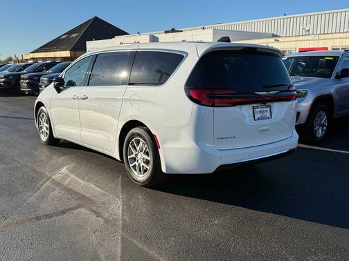 2026 Chrysler Pacifica L
