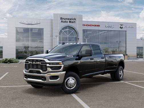 Diamond Black Crystal Pearlcoat 2026 RAM 3500 Tradesman Crew Cab 4x4 8' Box