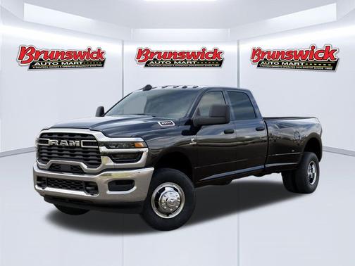 Diamond Black Crystal Pearlcoat 2026 RAM 3500 Tradesman Crew Cab 4x4 8' Box