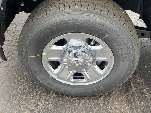 2025 RAM 2500 Tradesman Crew Cab 4x4 6'4' Box