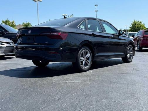Deep Black Pearl 2023 Volkswagen Jetta 1.5T SE