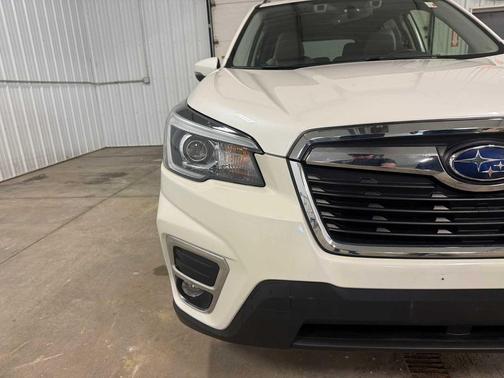 Crystal White Pearl 2019 Subaru Forester Limited
