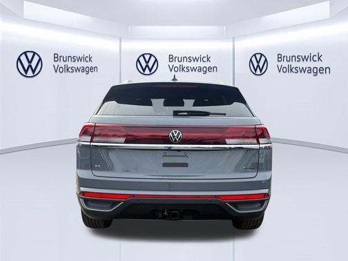 pure gray 2026 Volkswagen Atlas Cross Sport 2.0T SE w/Technology 4MOTION