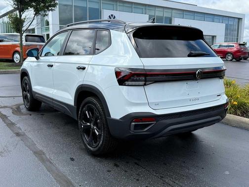 2025 Volkswagen Taos 1.5T SE Black