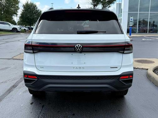 2025 Volkswagen Taos 1.5T SE Black