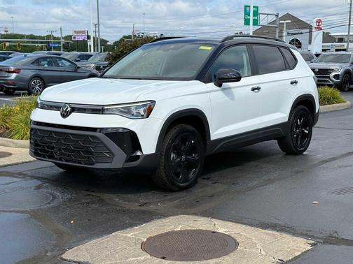 2025 Volkswagen Taos 1.5T SE Black