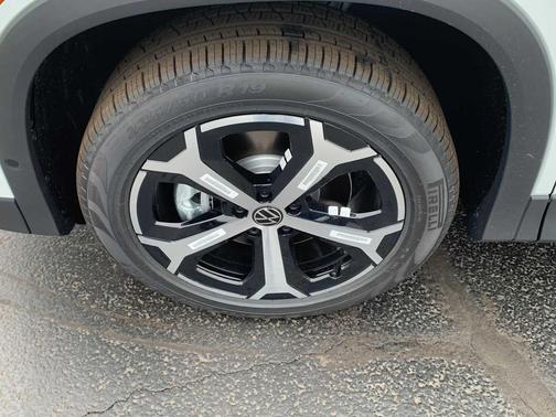 2025 Volkswagen Tiguan 2.0T SE 4MOTION