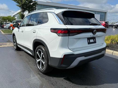 2025 Volkswagen Tiguan 2.0T SE 4MOTION