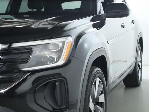 Deep Black Pearl 2024 Volkswagen Atlas Cross Sport 2.0T SE w/Technology 4MOTION
