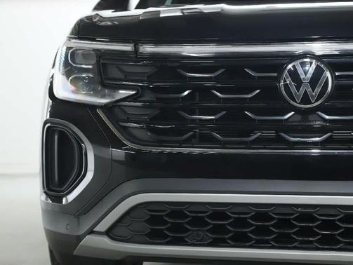 2024 Volkswagen Atlas Cross Sport 2.0T SE w/Technology 4MOTION